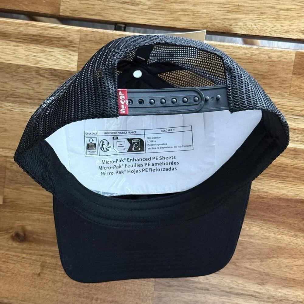 LEVI’S Trucker Hat Black Mesh Mens ONE SIZE adjustable Desert Buffalo casual NWT